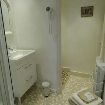 Hotel De La Providence Egliseneuve-d'Entraigues